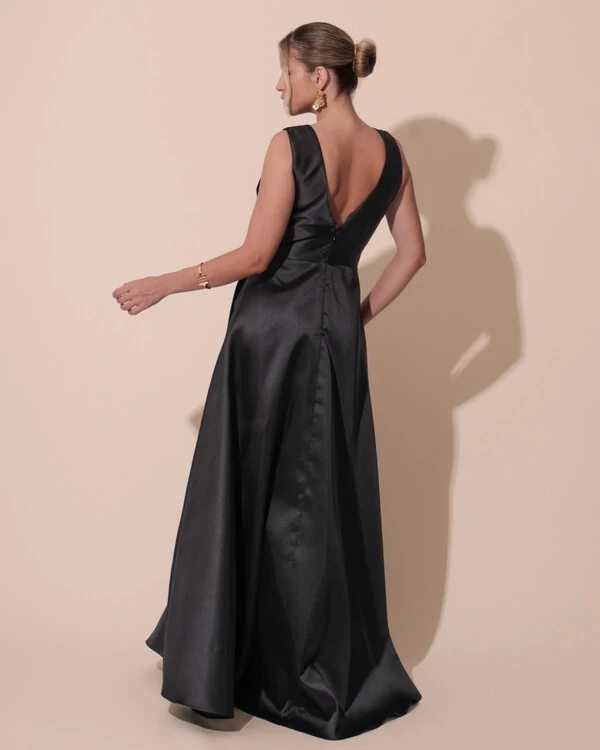 Vestido de Festa Longo Plus Size Zibeline Faixa e Flor Preto