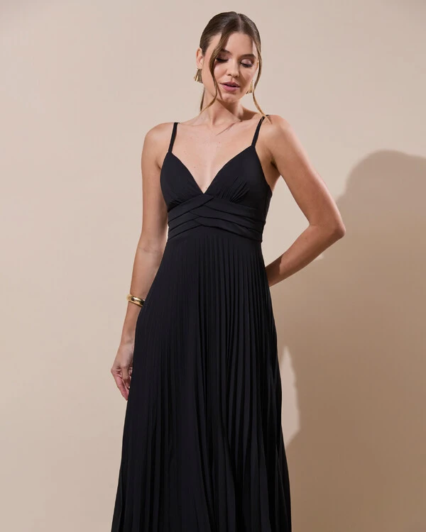 Vestido de Festa Longo Plissado Crepe Chiffon com Alça e Lenço Preto