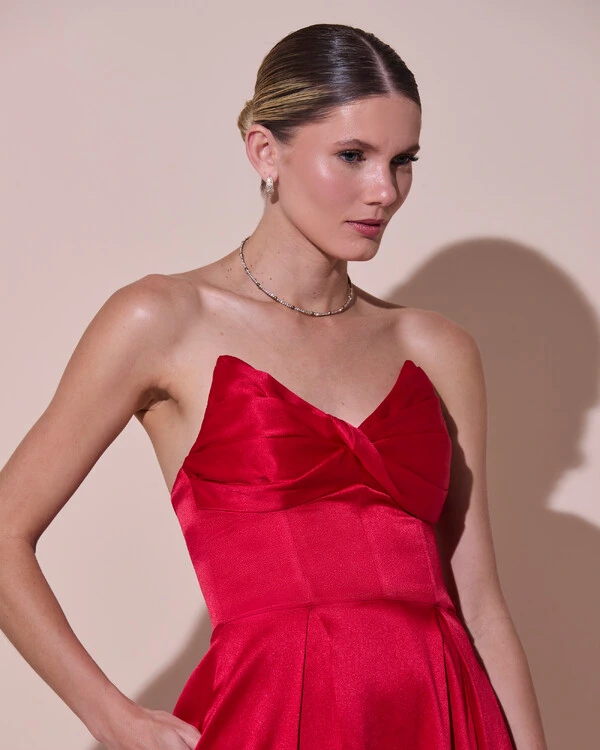 Vestido de Festa Longo Tomara que Caia Cetim Decote Coração Fenda Vermelho