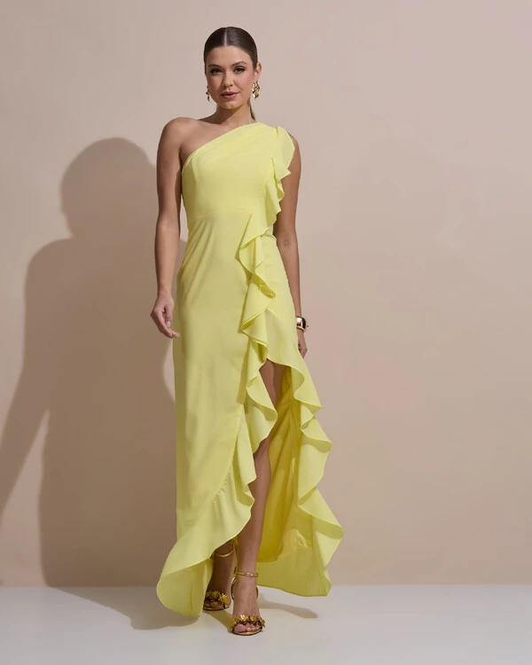 Vestido de Festa Midi Um Ombro Só Crepe Chiffon Babados Cascata Fenda Amarelo Manteiga