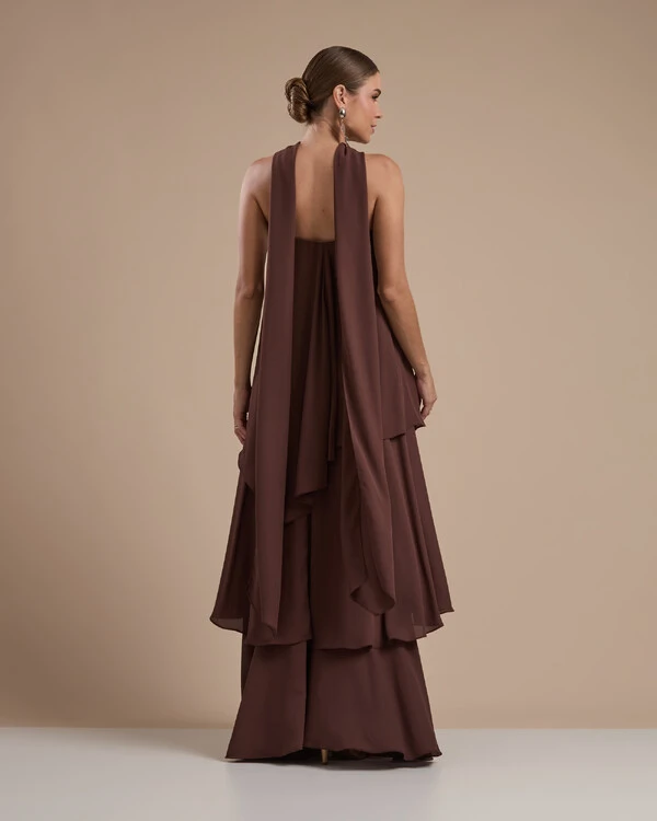 Vestido de Festa Longo Chiffon Crepe em Camadas com Lenço Marrom