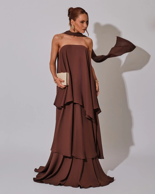 Vestido de Festa Longo Chiffon Crepe em Camadas com Lenço Marrom