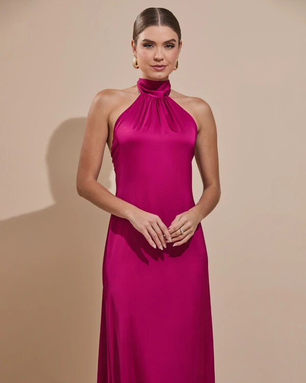 Vestido de Festa Gola Alta com Decote nas Costas Acetinado Fúcsia Beterraba
