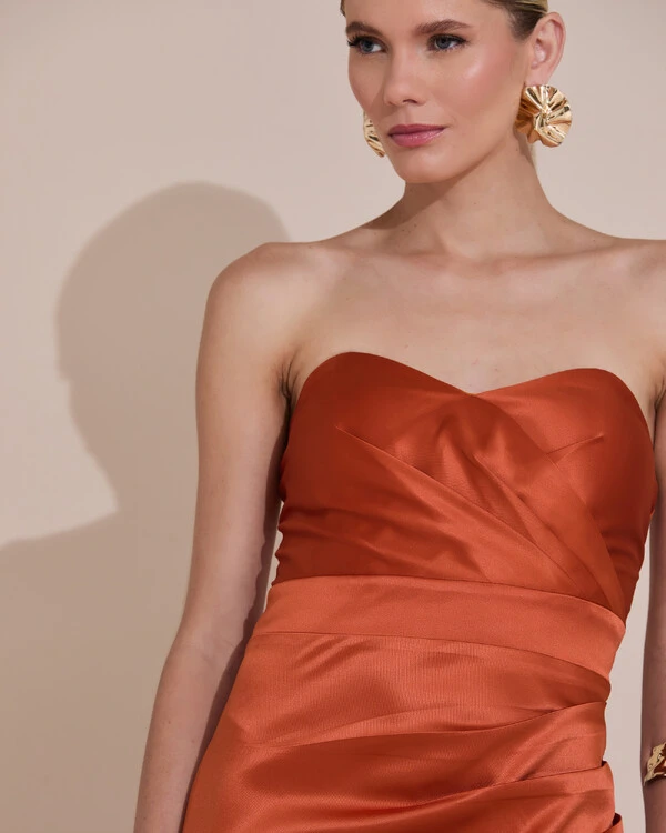 Vestido de Festa Longo Cetim Alfaiataria Tomara que Caia Fenda Terracota