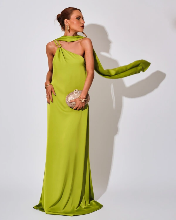 Vestido de Festa Longo em Cetim Fluido um Ombro Só Verde Lima