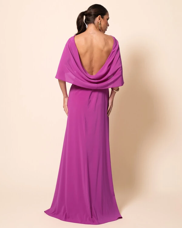 Vestido de Festa Longo Crepe Chiffon com Capa e Degagê nas Costas Fúcsia