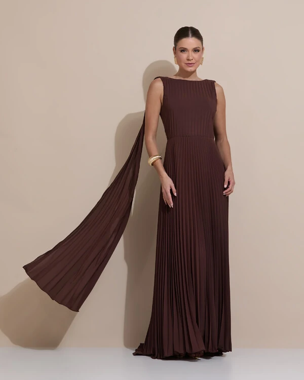 Vestido de Festa Longo Crepe Chiffon Plissado com Lenço nas Alças Marrom