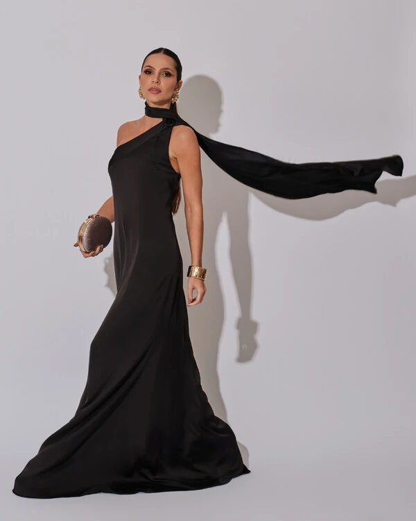 Vestido de Festa Longo Cetim Fluido Um Ombro Só Lenço Fixo Preto