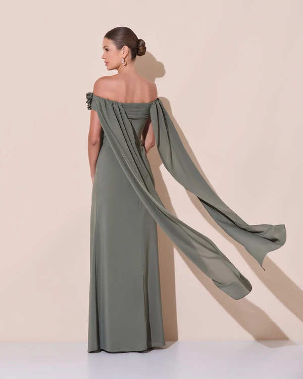 Vestido de Festa Longo Ombro a Ombro Plissado Crepe Chiffon Capa Flor 3D Verde Oliva