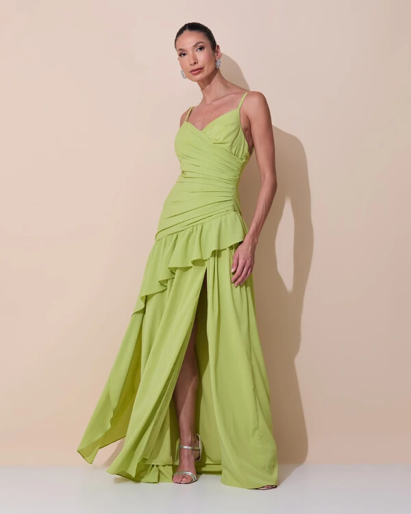 Vestido de Festa Longo Decote Drapeado Crepe Chiffon Fenda Babado Camadas Verde Claro