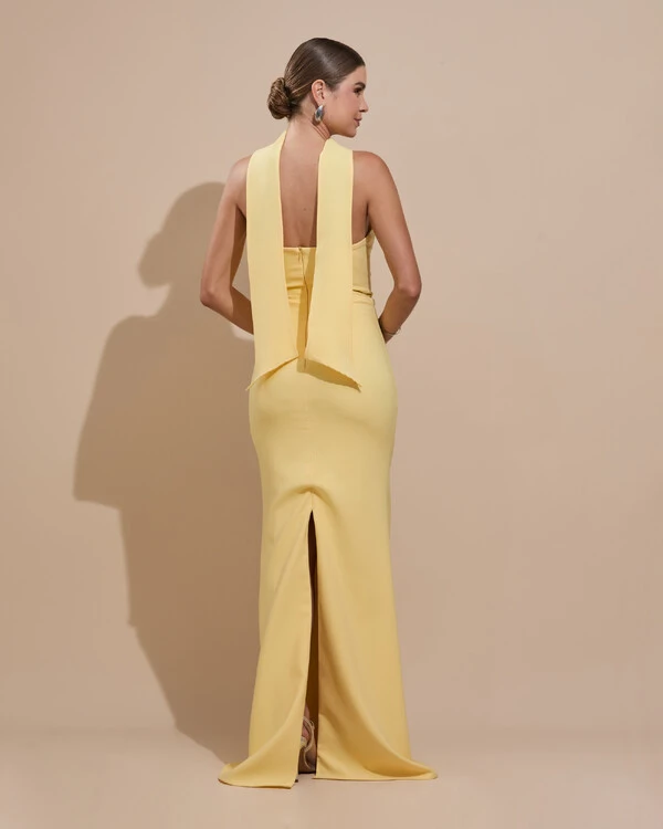 Vestido de Festa Longo Alfaiataria Tomara que Caia Saia Sereia com Lenço Amarelo Manteiga