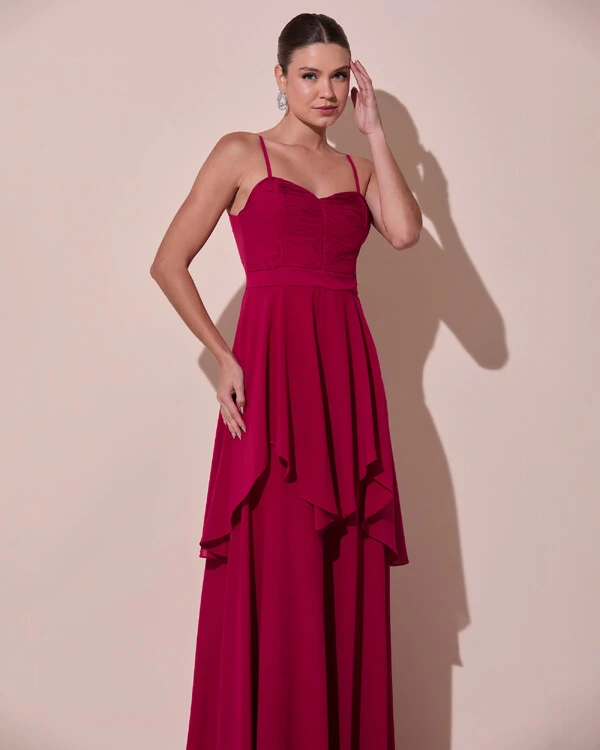 Vestido de Festa Longo Decote Coração Plissado Crepe Chiffon Babados Cascata Cereja