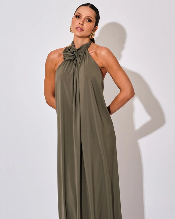 Vestido Longo Crepe Chiffon Frente Única Fluido Flor Removível Verde Oliva