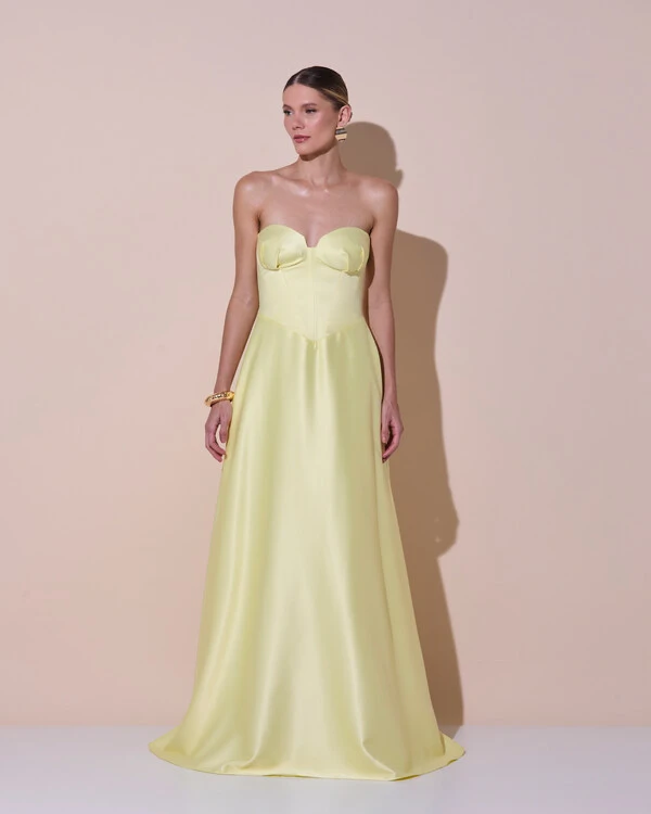 Vestido de Festa Longo Tomara que Caia Cetim Decote Coração Drapeado Amarelo Manteiga