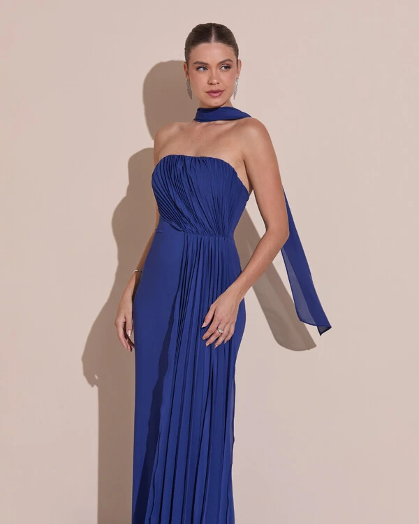 Vestido de Festa Longo Tomara Que Caia Crepe Chiffon Plissado Lenço Azul Marinho
