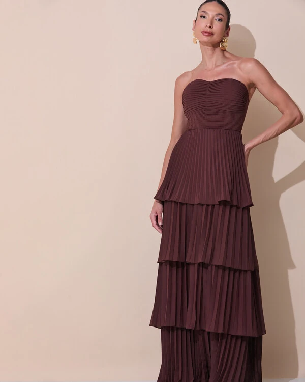 Vestido de Festa Longo Tomara que Caia Crepe Chiffon Plissado Camadas Marrom