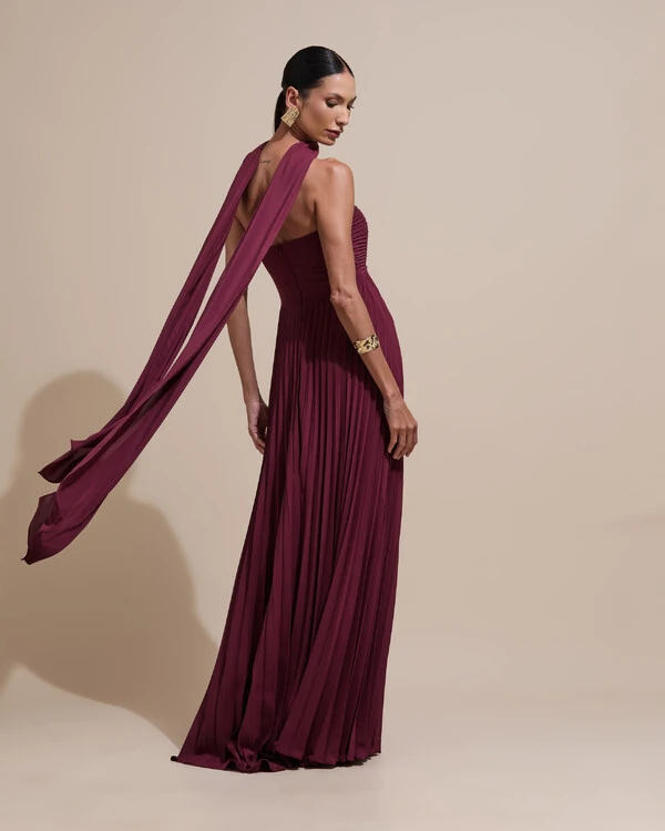 Vestido de Festa Longo Tomara que Caia Plissado com Lenço Marsala Escuro