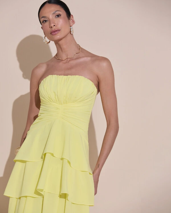 Vestido de Festa Longo Tomara que Caia Drapeado Crepe Chiffon Babados Camadas Amarelo Manteiga