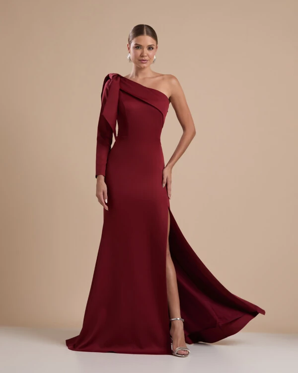 Vestido de Festa com Laço de Um Ombro em Alfaiataria Fenda Marsala