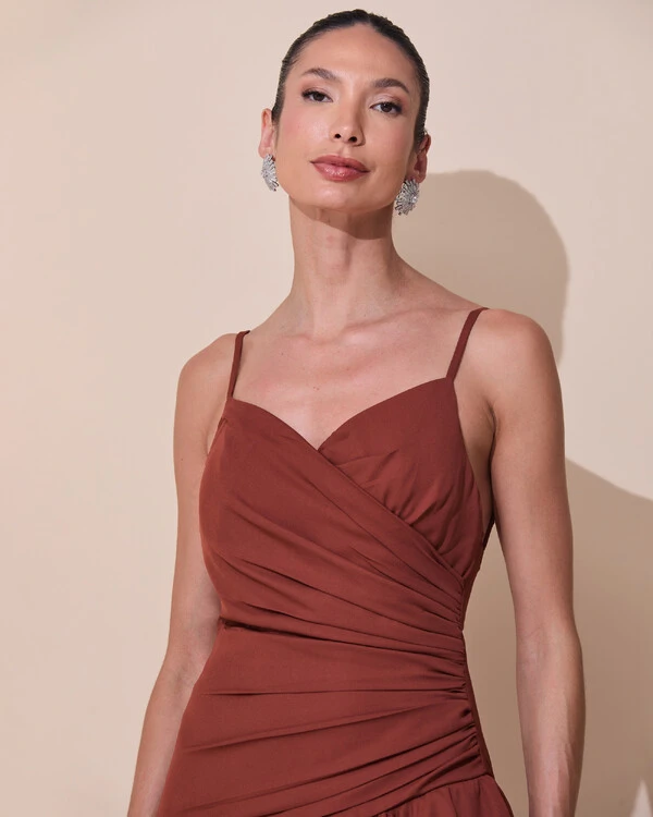 Vestido de Festa Longo Decote Drapeado Crepe Chiffon Fenda Babado Camadas Marrom New