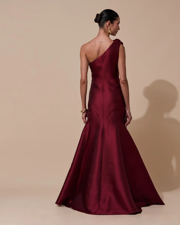 Vestido de Festa Longo Zibeline um Ombro Só Flor Removível Saia Sereia Marsala Escuro