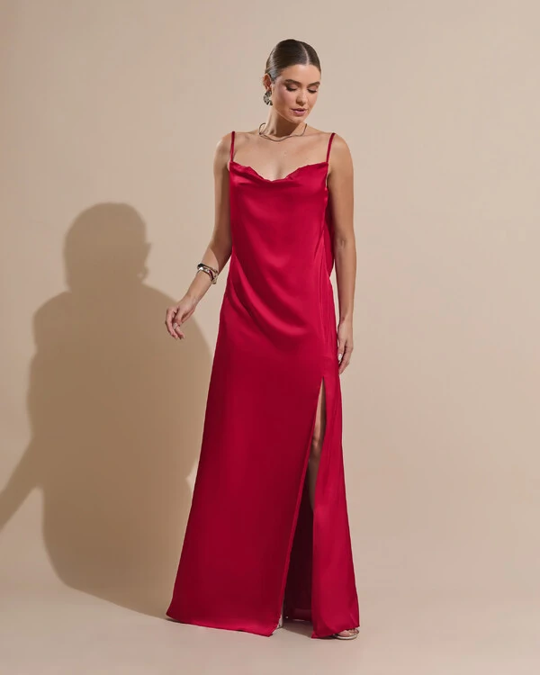 Vestido de Festa Longo Babado Costas Cetim Fluido e Fenda Marsala