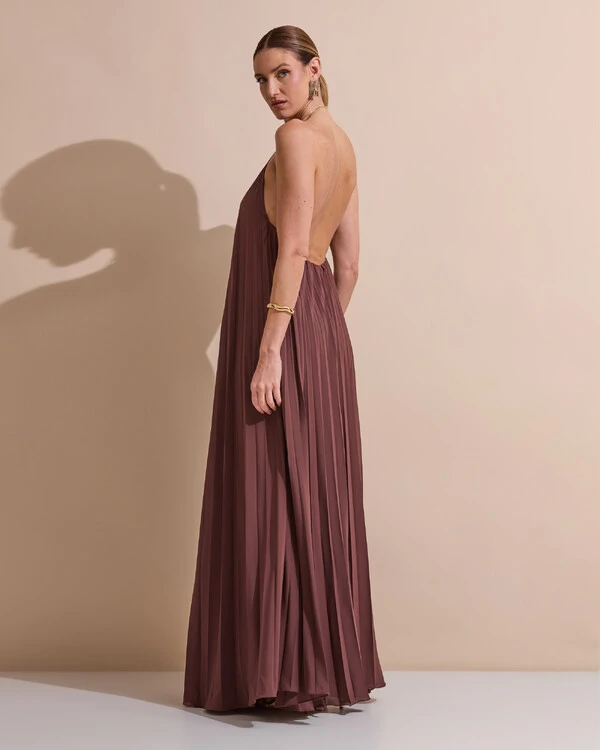 Vestido de Festa Longo Frente Única Plissado Crepe Chiffon Argola Marrom