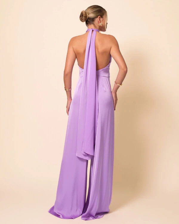 Macacão de Festa Longo em Cetim Fluido com Gola Alta e Lenço Lilás