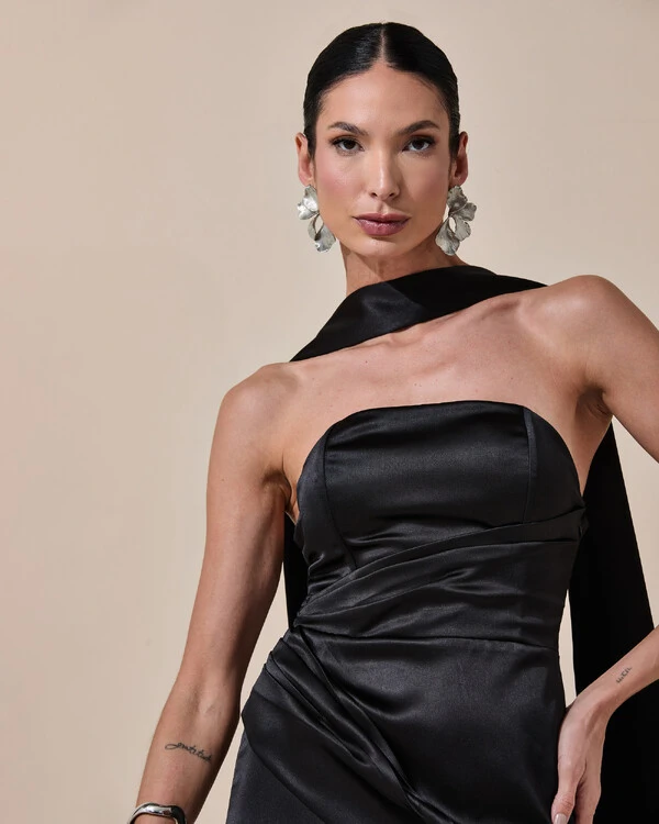 Vestido de Festa Longo Tomara que Caia Cetim Alfaiataria Drapeado Lenço Preto