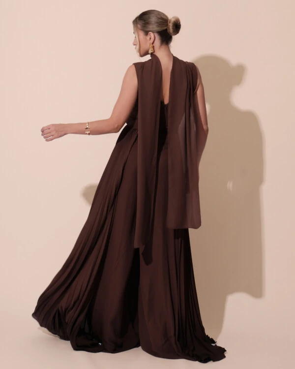 Macacão de Festa Longo Crepe Pantalona Plissado e Lenço Marrom