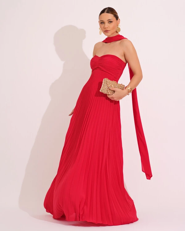 Vestido de Festa Longo Tomara que Caia Plissado com Lenço Vermelho Escuro