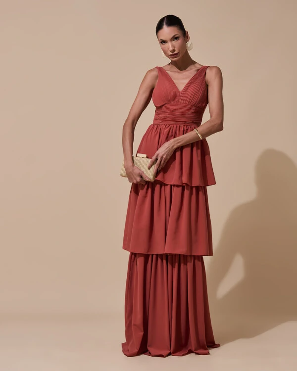 Vestido de Festa Longo Decote V Crepe Chiffon Plissado Camadas Babado Terracota