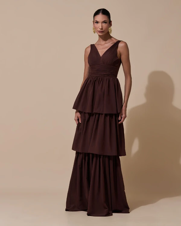 Vestido de Festa Longo Decote V Crepe Chiffon Plissado Camadas Babado Marrom