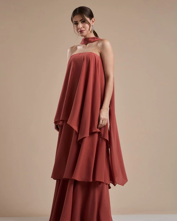 Vestido de Festa Longo Chiffon Crepe em Camadas com Lenço Terracota