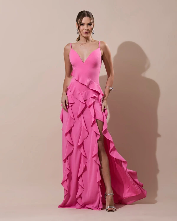 Vestido de Festa Longo Decote V Crepe Chiffon Babados Cascata e Fenda Rosa