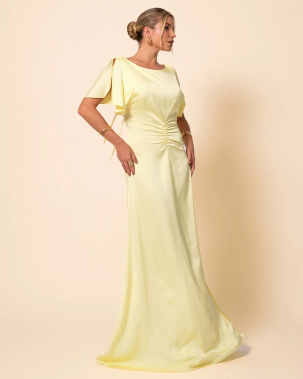 Vestido de Festa Longo Cetim Fluido Manga Curta Drapeado Amarelo Manteiga
