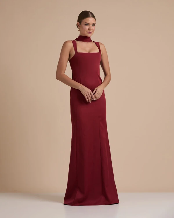 Vestido de Festa Longo Alfaiataria Alça Larga e Lenço Marsala