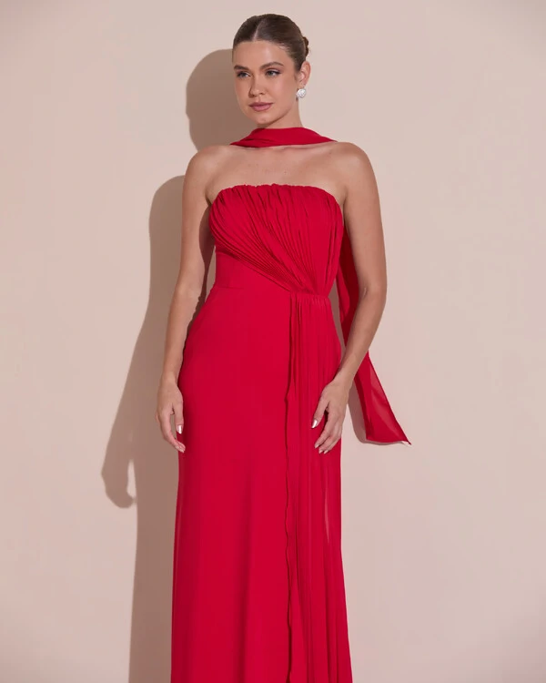 Vestido de Festa Longo Tomara Que Caia Crepe Chiffon Plissado Lenço Vermelho