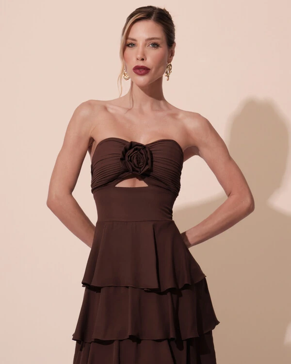 Vestido Longo Crepe Chiffon Tomara que Caia Plissado em Camadas Marrom