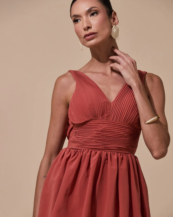 Vestido de Festa Longo Decote V Crepe Chiffon Plissado Camadas Babado Terracota