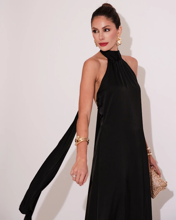 Vestido de Festa Gola Alta com Decote nas Costas Acetinado Preto
