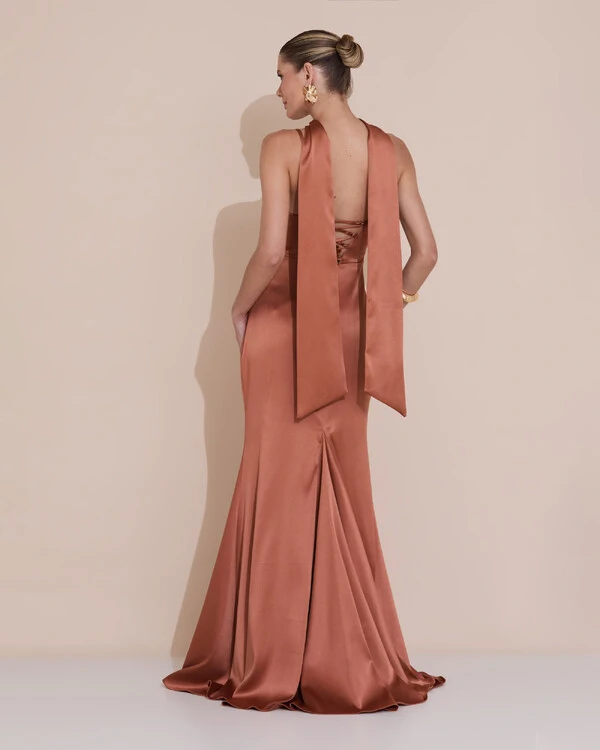 Vestido de Festa Longo Decote Coração Cetim Alfaiataria Trançado Costas Lenço Mocha Mousse