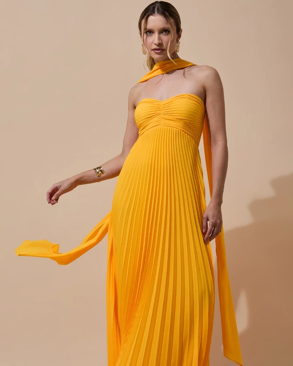 Vestido de Festa Longo Tomara que Caia Plissado com Lenço Laranja Manga New