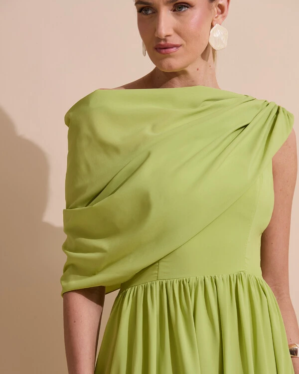 Vestido de Festa Longo Um Ombro Só Crepe Chiffon Capa Drapeado Verde Garden