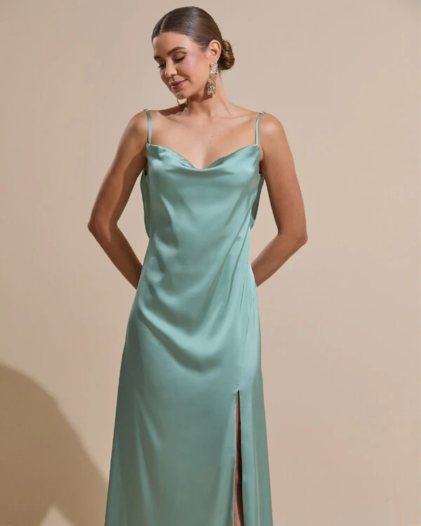 Vestido de Festa Longo Babado Costas Cetim Fluido e Fenda Verde Menta