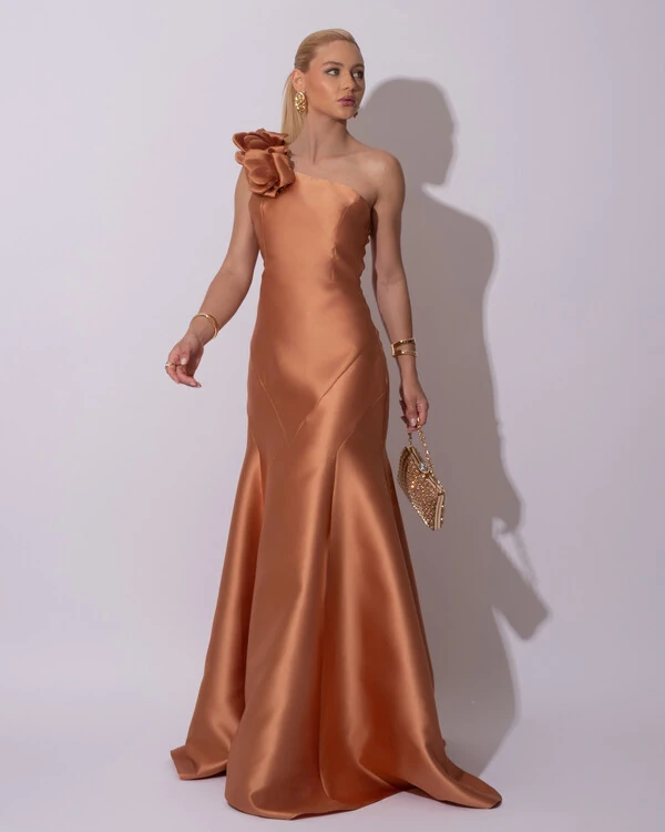 Vestido de Festa Longo Zibeline um Ombro Só Flor Removível Saia Sereia Mocha Mousse