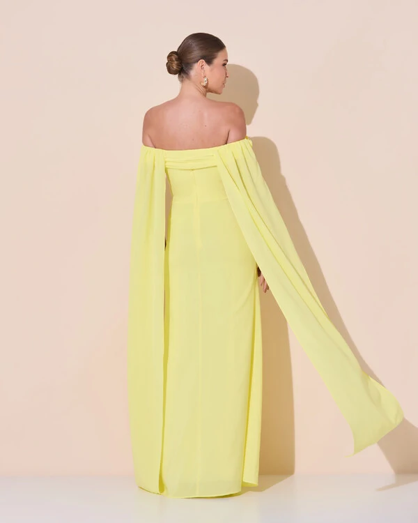 Vestido de Festa Longo Ombro a Ombro Plissado Crepe Chiffon Capa Flor 3D Amarelo Manteiga