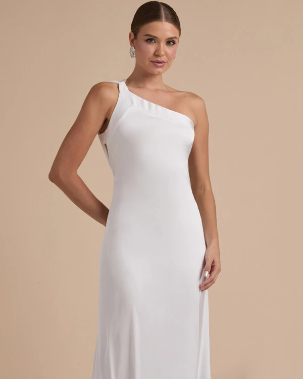 Vestido de Festa Longo Cetim Fluido Um Ombro Só Amarração Costas Branco