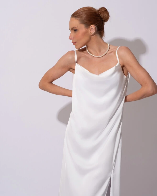 Vestido de Festa Longo Babado Costas Cetim Fluido e Fenda Branco