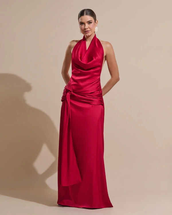Vestido de Festa Longo Cetim Frente Única Degagê com Faixa Drapeada Marsala